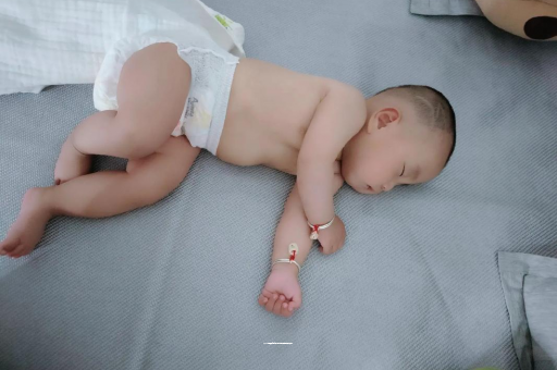 定安三个月宝宝抬头不稳 定安三个月宝宝抬头不稳